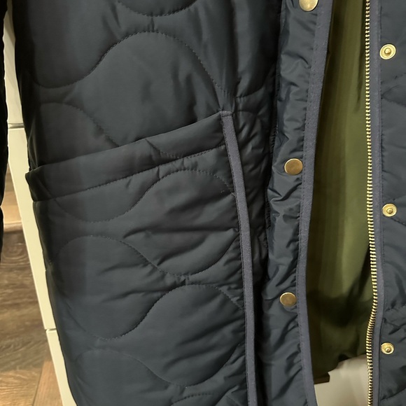 J. Crew Signature Puffer Coat Navy with Gold Accents size Medium - Picture 7 of 12